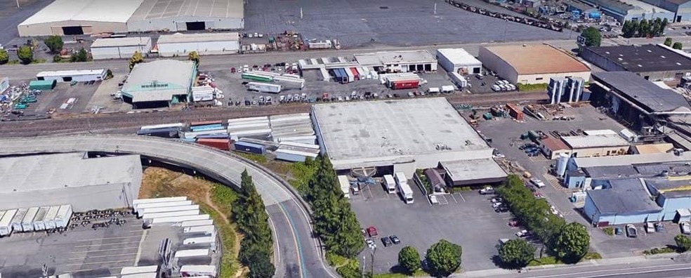 More Photos Of 2950-2952 NW Yeon, Portland Warehouse For Lease