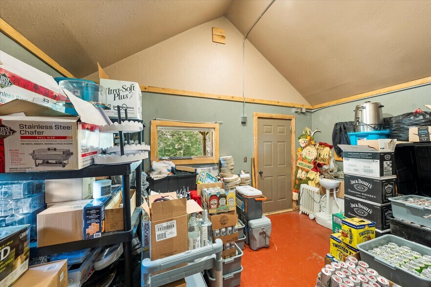 More Photos Of 7000 Graves Creek Rd, Lolo Bar For Sale