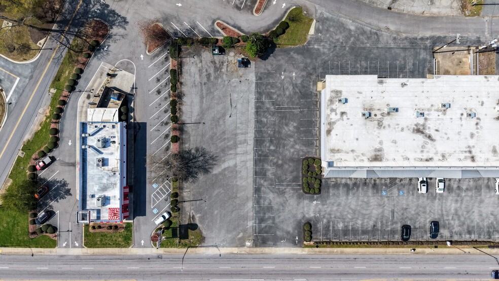 More Photos Of 2705 N Main St, Anderson General Retail For Lease