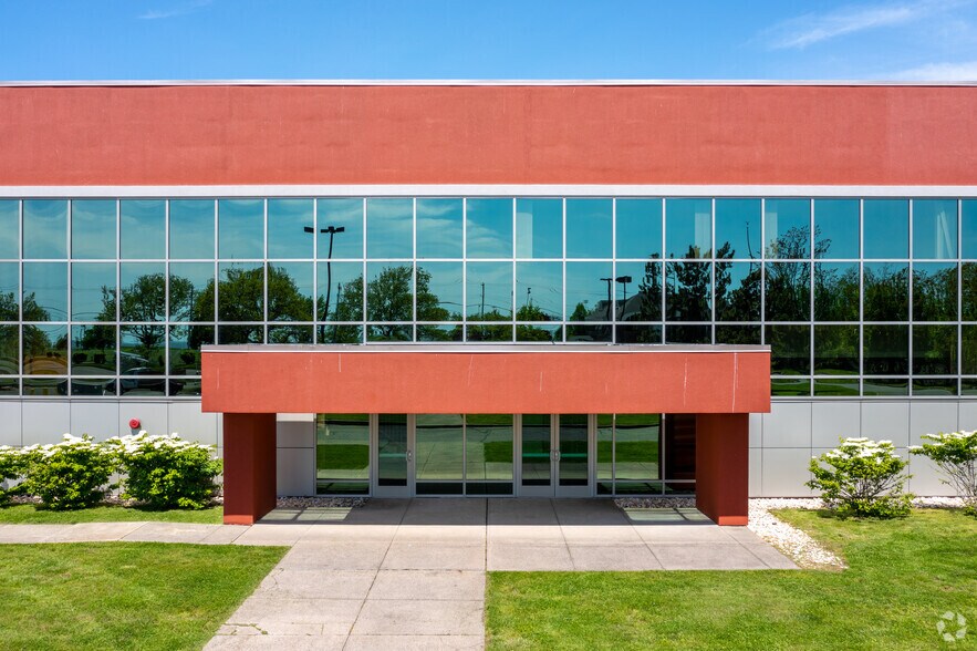 More Photos Of 1010-1080 Atlantic St, Bridgeport Manufacturing For Lease