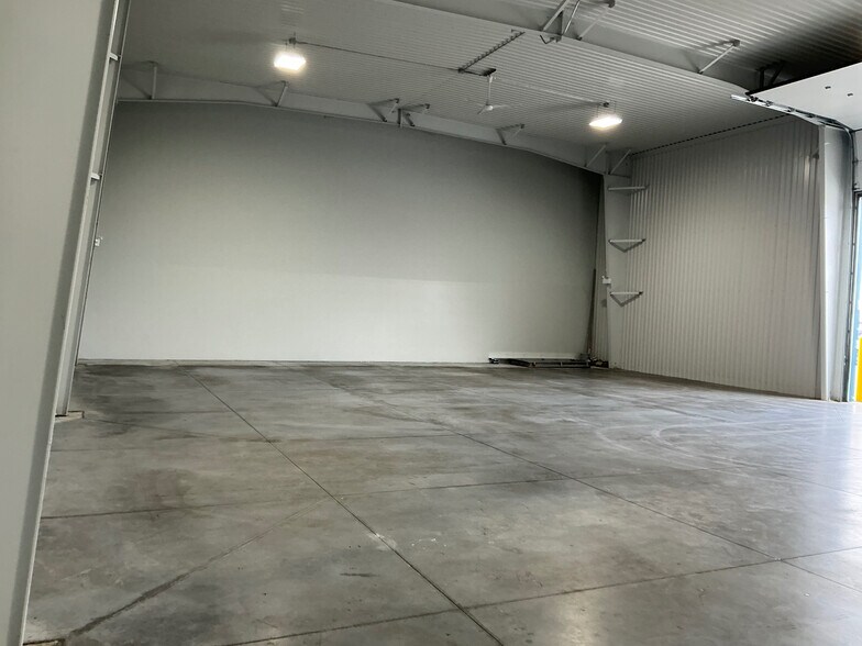 More Photos Of 9009 Twin Oaks Dr, Windsor Warehouse For Lease