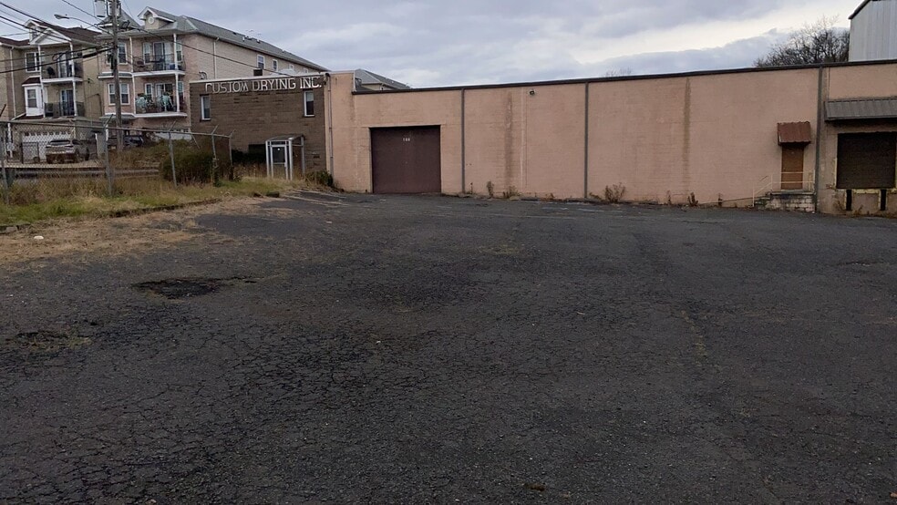 More Photos Of 164-168 Manchester pl, Newark Distribution For Lease