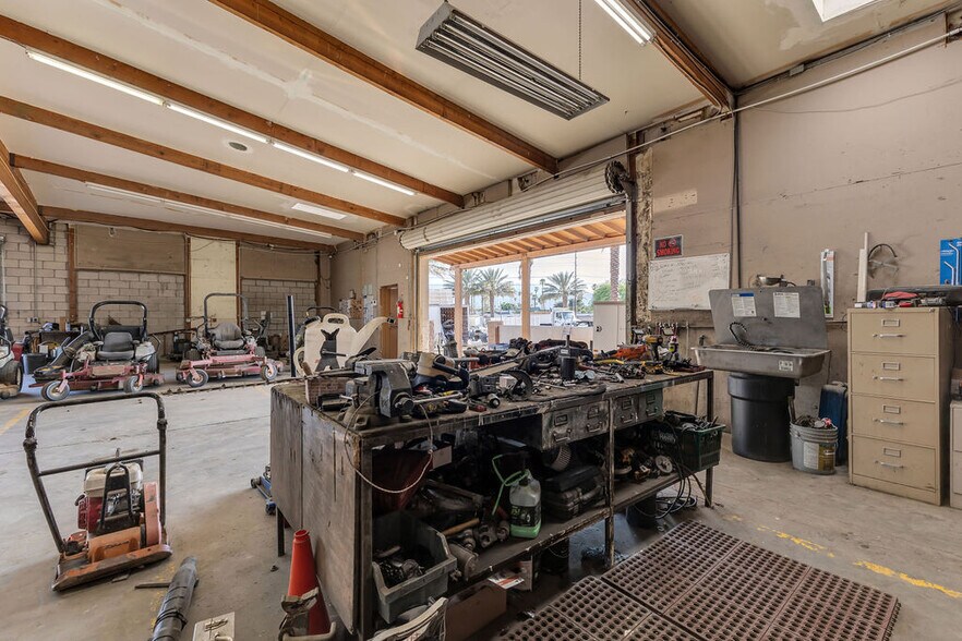 More Photos Of 81500 Industrial Pl, Indio Warehouse For Sale