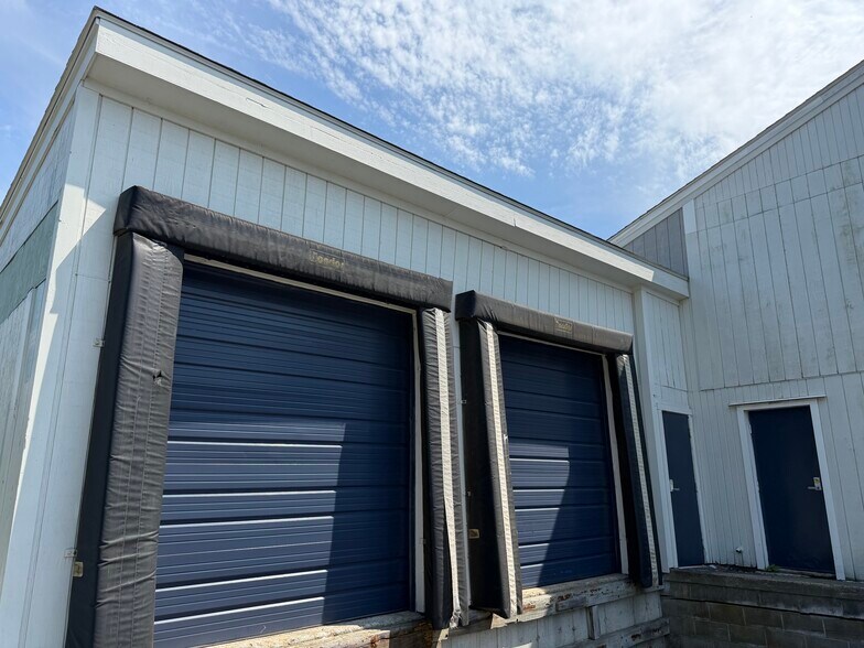 More Photos Of 42 Warehouse Rd, Hyannis Warehouse For Lease