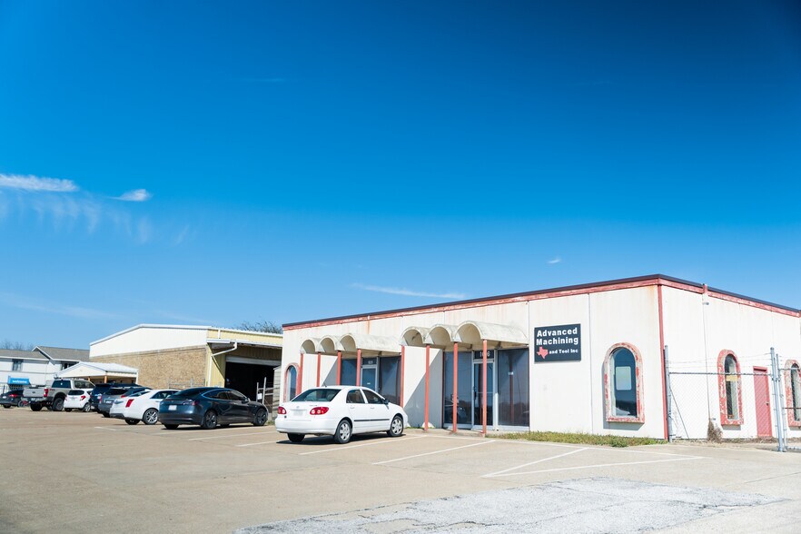 More Photos Of 1616 N Interstate 35 N, Lancaster Flex For Sale