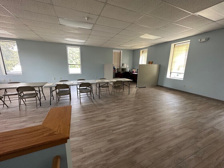 More Photos Of 126 Franklin St, Torrington Light Manufacturing For Sale