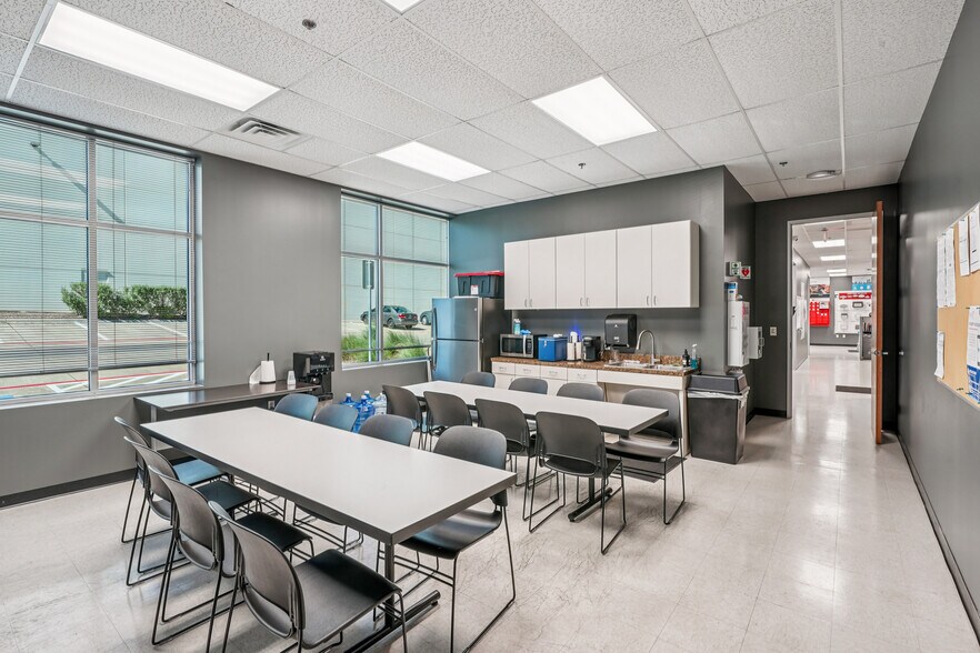 More Photos Of 2251 Picadilly Dr, Austin Warehouse For Lease