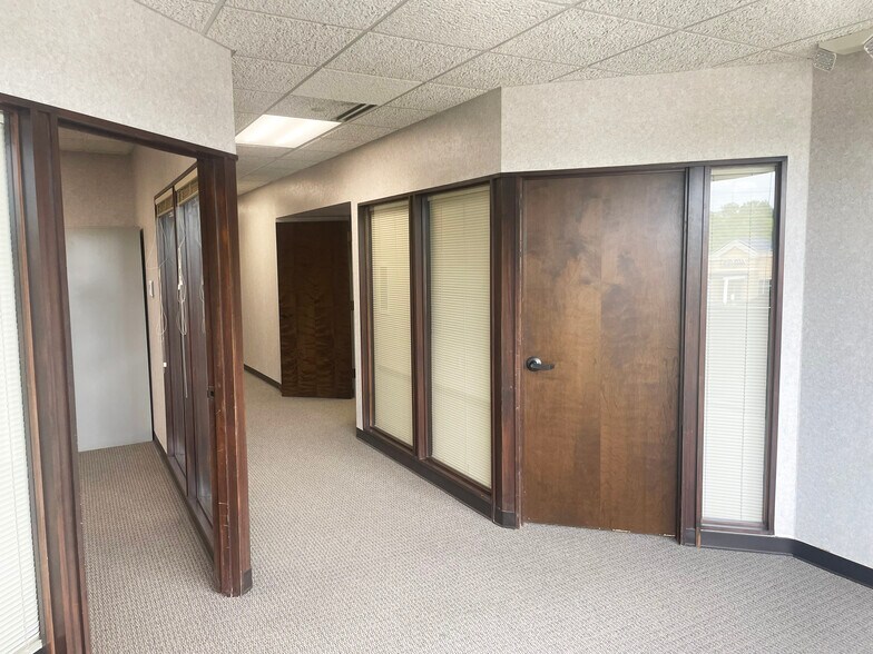 More Photos Of 800 N Arkansas Ave, Russellville Bank For Lease