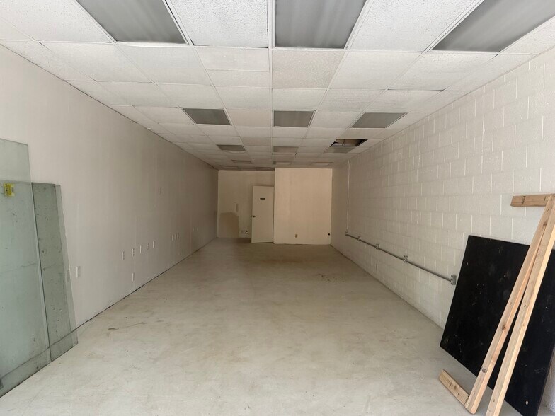 More Photos Of 5400 Olive Dr, Bakersfield General Retail For Lease