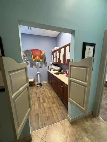 More Photos Of 5500 Bryson Dr, Naples Medical For Lease