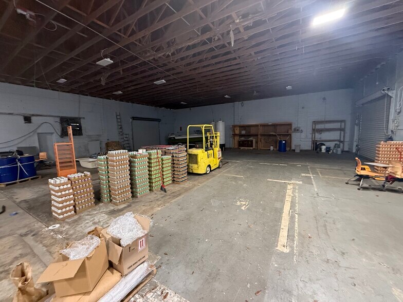 More Photos Of 1995 NE 31st Ave, Gainesville Warehouse For Lease