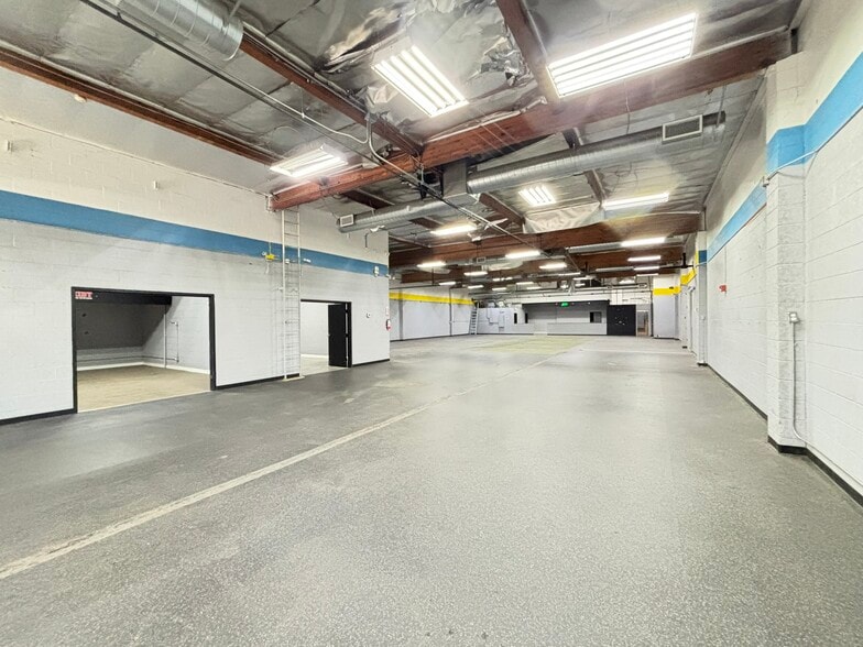 More Photos Of 1321 S Shamrock Ave, Monrovia Manufacturing For Lease