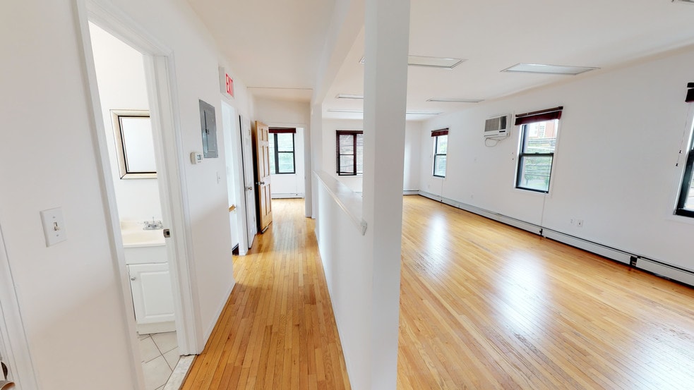 More Photos Of 4089 Victory Blvd, Staten Island Storefront Retail Office For Lease