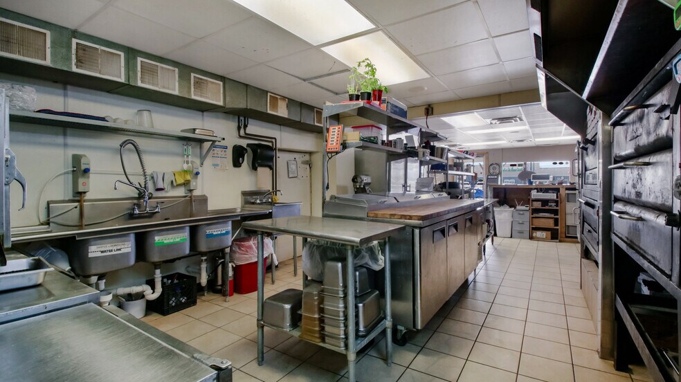 More Photos Of 613 E La Salle Ave, Barron Restaurant For Sale