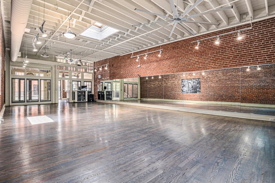 More Photos Of 1917 Market St, Denver Storefront For Sale