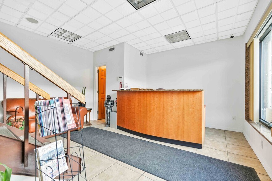 More Photos Of 4557 Bell Blvd, Bayside Medical For Lease