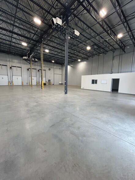More Photos Of 379B Corduroy Rd, Ottawa Warehouse For Lease