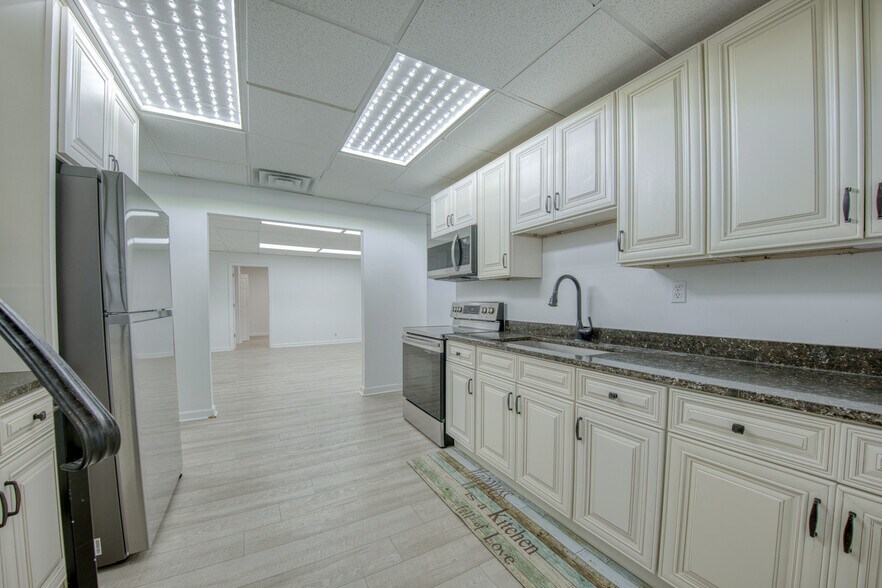 More Photos Of 226 Washington St, Newell Storefront Retail Residential For Sale