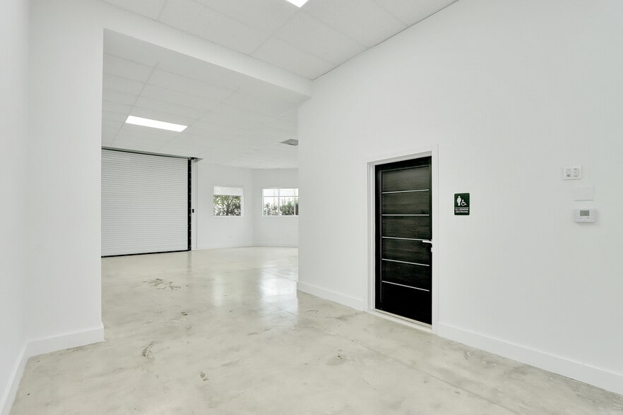 More Photos Of 6700 NE 2nd Ct, Miami Warehouse For Sale