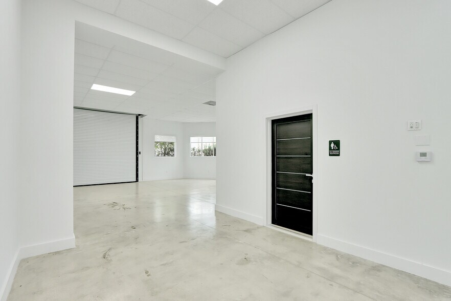 More Photos Of 6700 NE 2nd Ct, Miami Warehouse For Lease