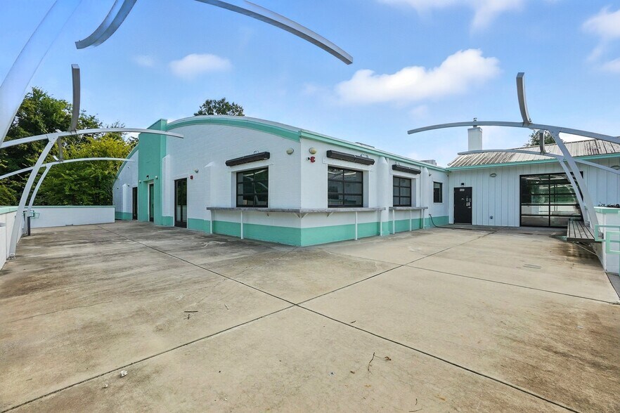 More Photos Of 933 Louise Ave, Charlotte Storefront For Lease