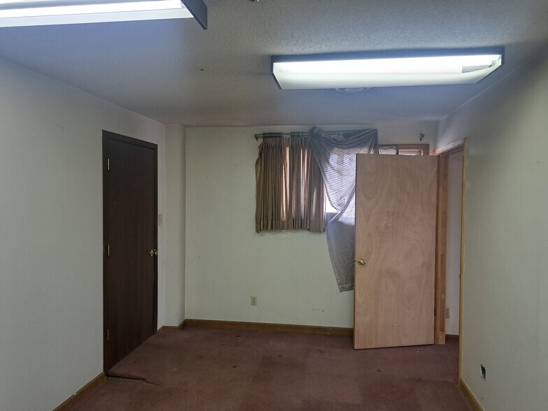 More Photos Of 4602 N US Highway 63, West Plains Flex For Sale