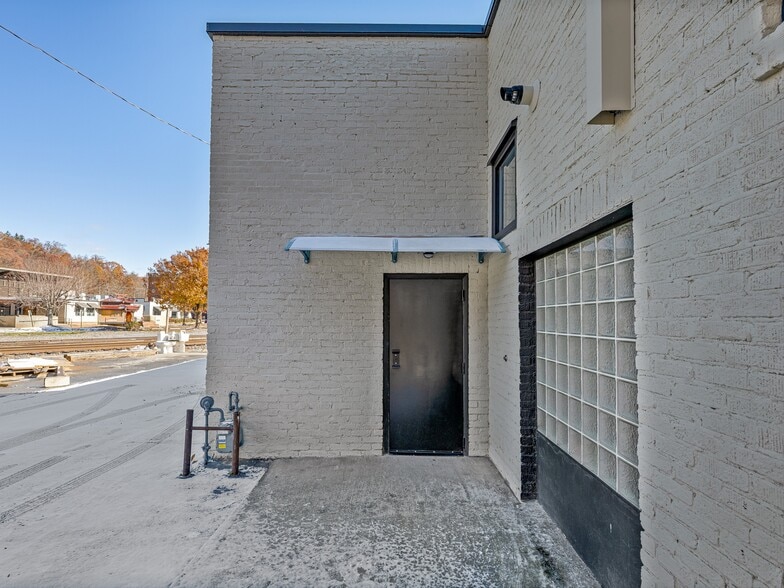 More Photos Of 14 Lodge St, Asheville Storefront Retail Office For Lease