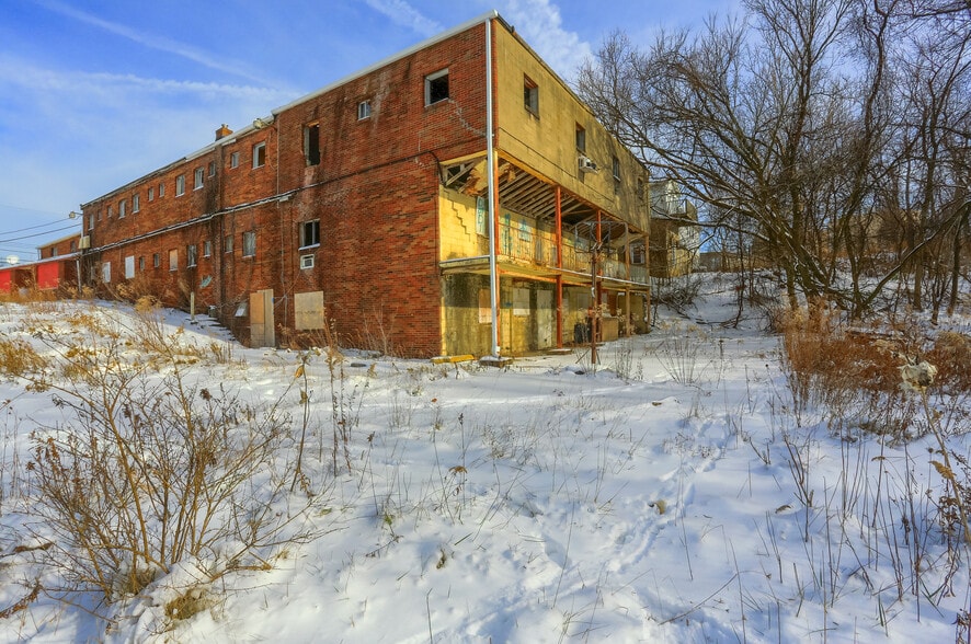 More Photos Of 225 Moon Clinton Rd, Coraopolis Warehouse For Sale