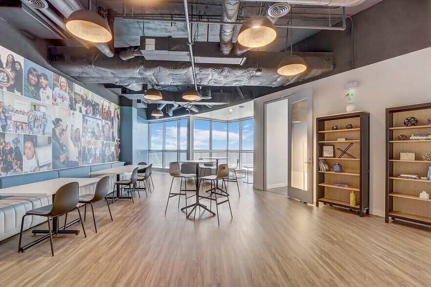 More Photos Of 111 N Magnolia Ave, Orlando Office For Lease