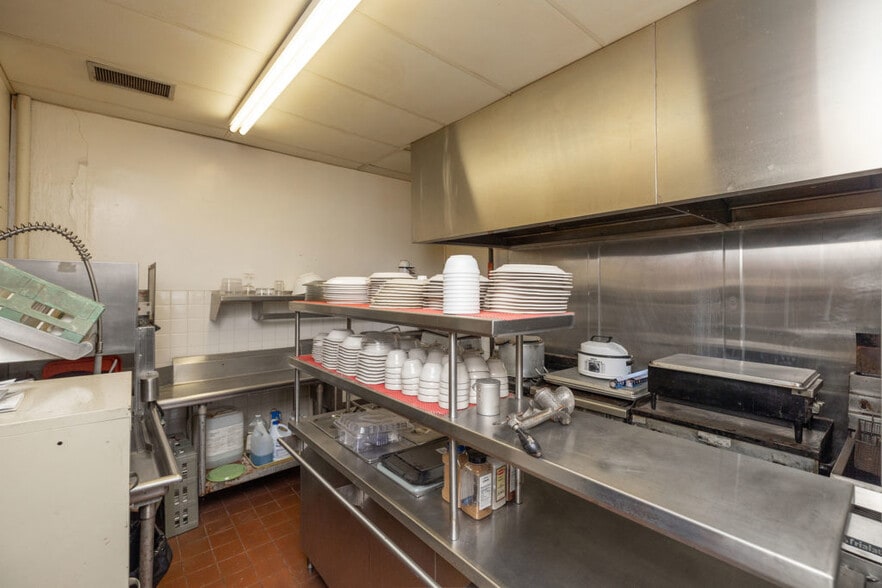 More Photos Of 100 S Washington St, Lake City Restaurant For Sale