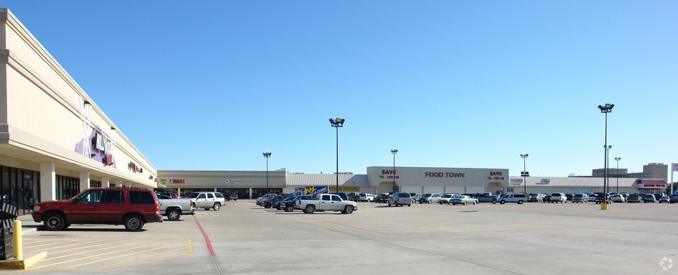 More Photos Of 1250 Garth Rd, Baytown Freestanding For Lease