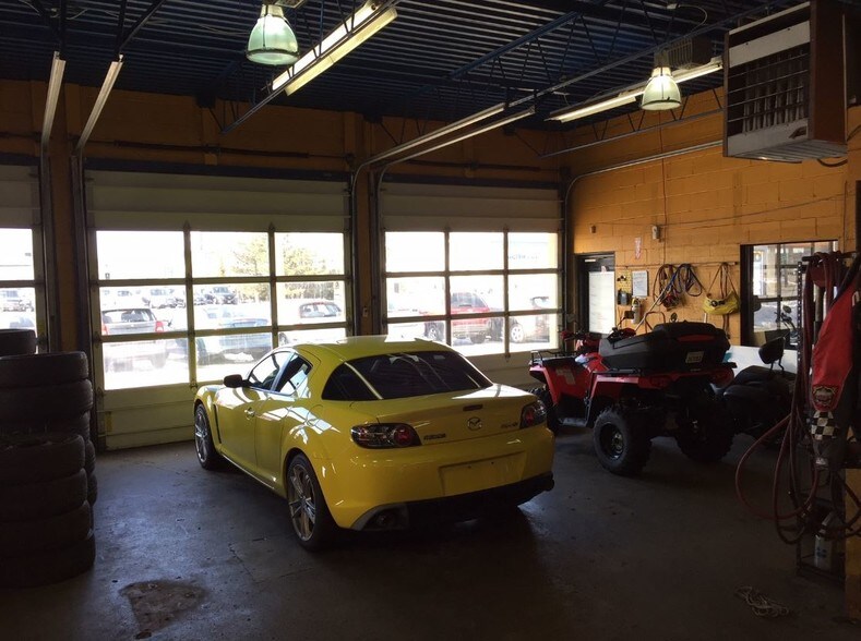 More Photos Of 1502 Speers Rd, Oakville Auto Repair For Lease