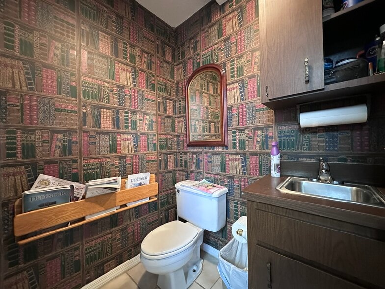 More Photos Of 2000 E Edgewood Dr, Lakeland Office For Lease