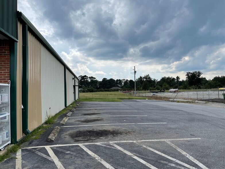 More Photos Of 1214 US Highway 82, Georgetown Freestanding For Lease