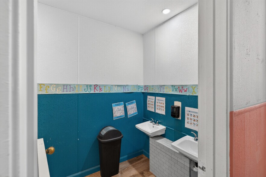 More Photos Of 530 N Cloverdale Blvd, Cloverdale Specialty For Sale