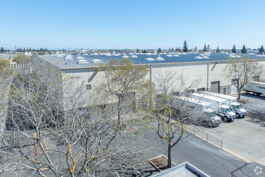 More Photos Of 5961 Outfall Cir, Sacramento Distribution For Lease