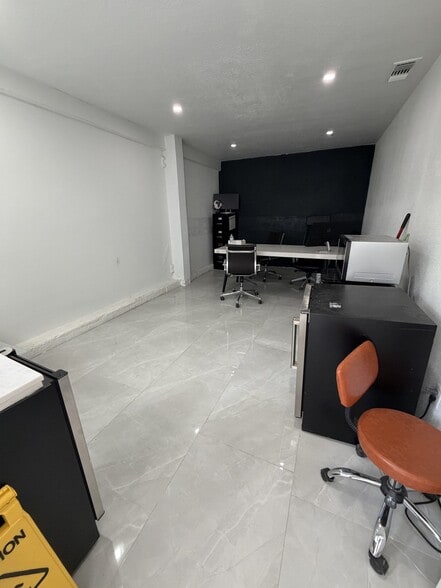More Photos Of 4827 Philips Hwy, Jacksonville Warehouse For Sale