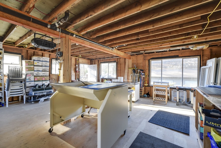 More Photos Of 9103 Glover Rd, Langley Storefront Retail Residential For Lease