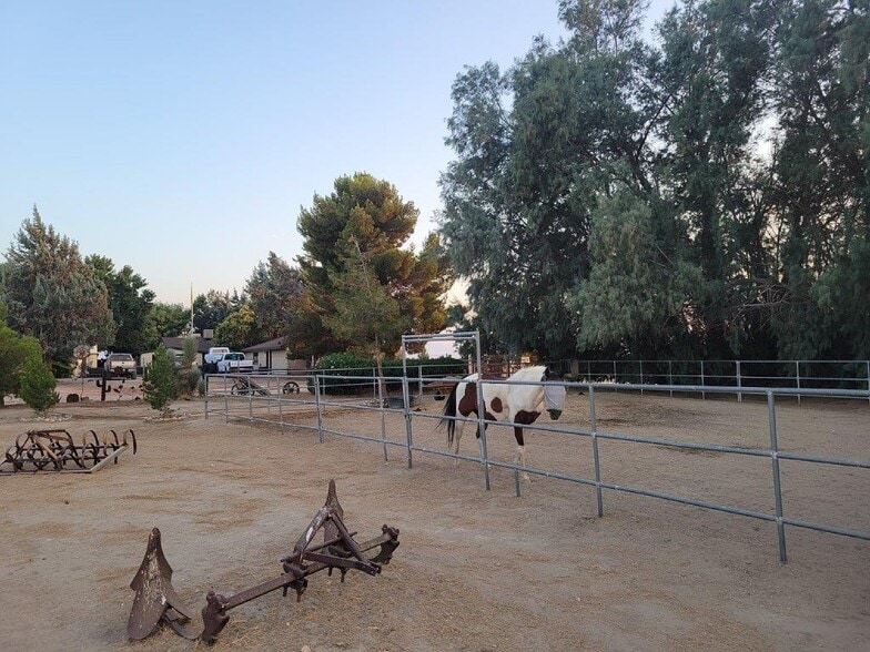 More Photos Of 41614 102nd St E, Palmdale Industrial For Lease