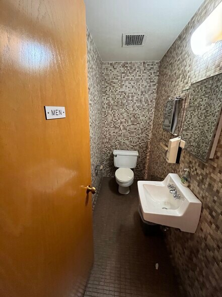 More Photos Of 260 Sunbury St, Minersville General Retail For Sale