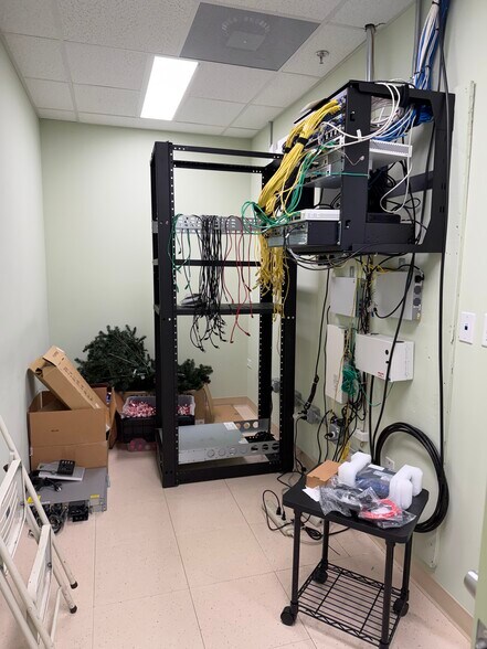 More Photos Of 240-252 Airport Rd, Winchester Light Distribution For Sale