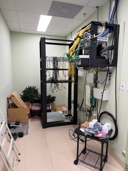 More Photos Of 240-252 Airport Rd, Winchester Light Distribution For Sale