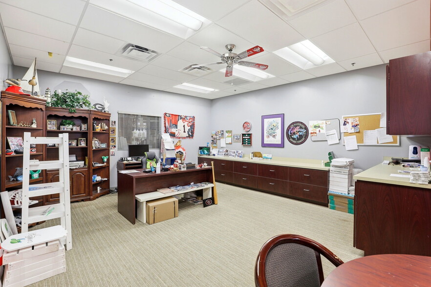 More Photos Of 6881 Kingspointe Pky, Orlando Flex For Sale