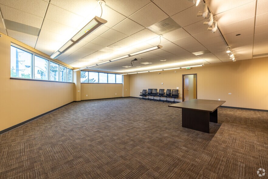 More Photos Of 4000 Quebec St, Denver General Retail For Sale