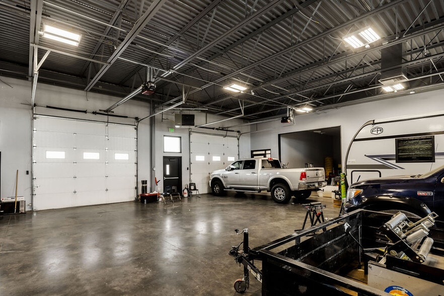 More Photos Of 806 Salida Way, Aurora Warehouse For Sale