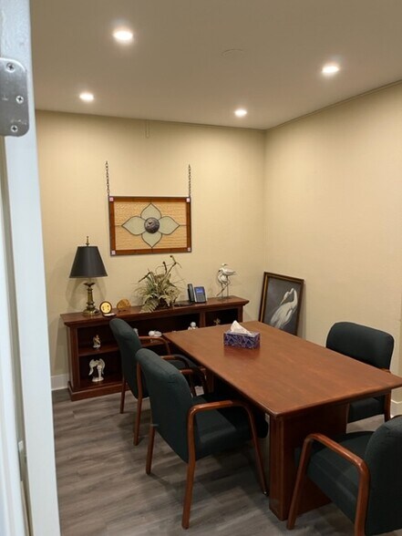 More Photos Of 321 Nokomis Ave S, Venice Medical For Lease