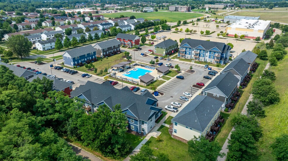 Primary Photo Of 120 McKnight st, Normal Multifamily For Sale