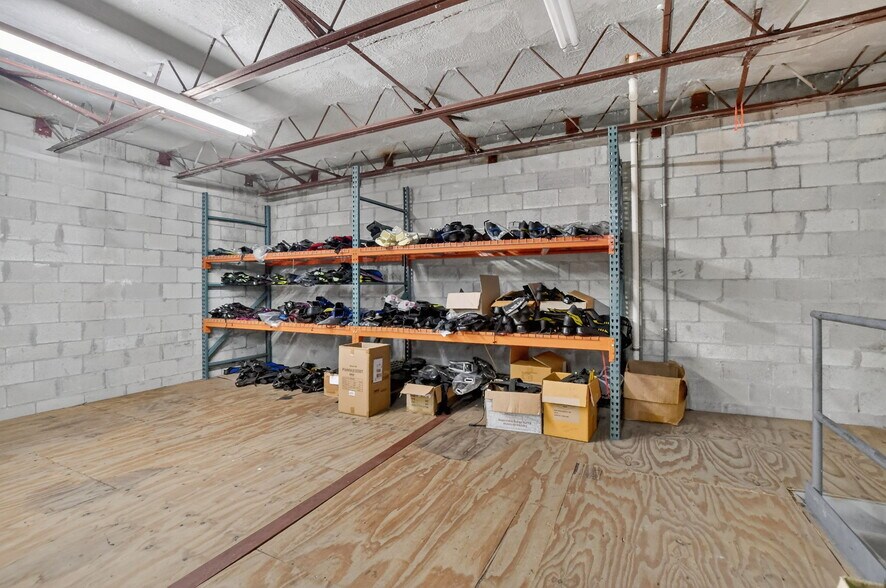 More Photos Of 13 SW 10th St, Deerfield Beach Flex For Lease
