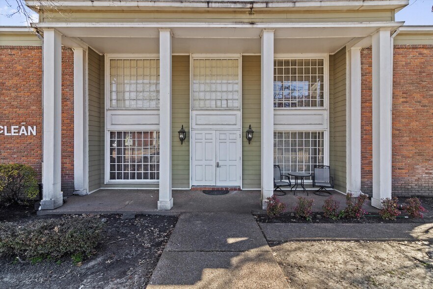 More Photos Of , Memphis Multifamily For Sale