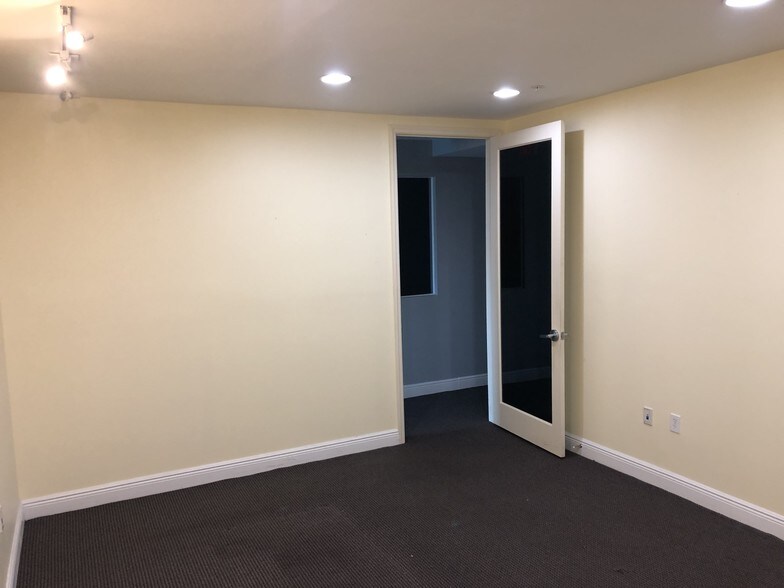More Photos Of 2301 NW 87th Ave, Doral Office Residential For Lease